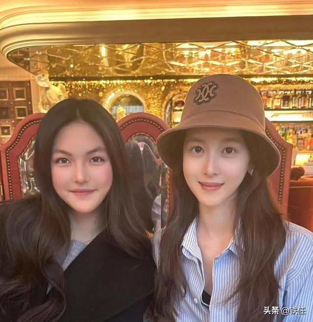 32岁章泽天和16岁王诗龄坐在一起，才发现贵族女孩都有共同的仪态