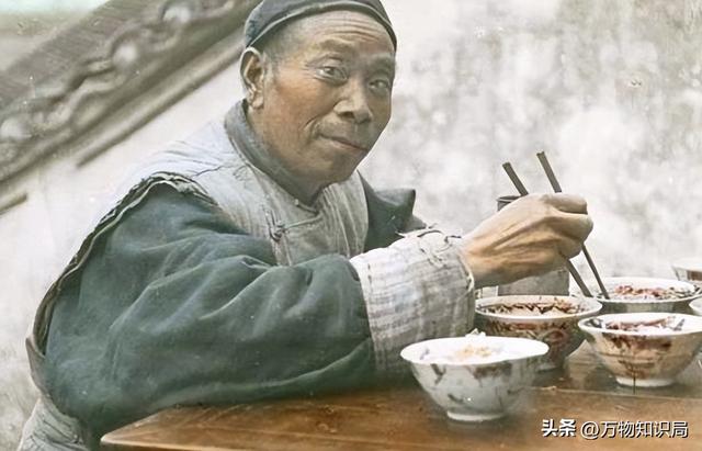 100年前清朝老照片:满族王爷妻妾美丽动人,犯人凌迟处死现场