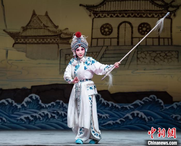 赵秀君委员:让京剧之“魂”在青年演员中传承