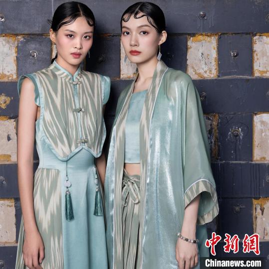 新疆“90后”服装设计师:让更多人领略到艾德莱斯绸的魅力