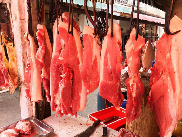 为什么美国猪肉卖得如此便宜？看看美国人的杀猪流程就明白了