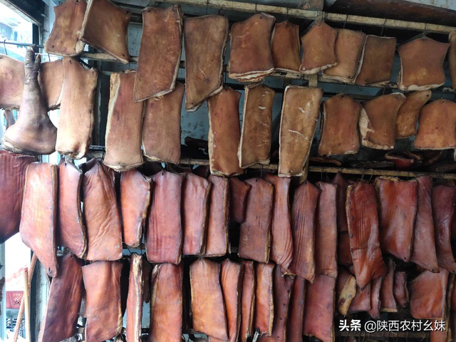 汉中市，镇巴县，大巴山农村每家每户每年都要养猪