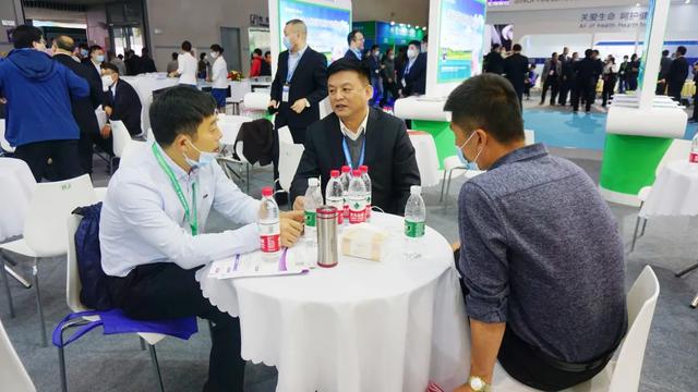 华派集团精彩亮相第十届李曼中国养猪大会暨2021世界猪业博览会