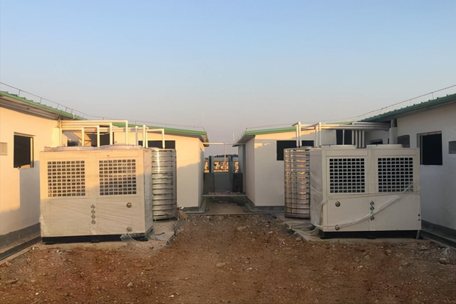 空气能热泵用于养猪场采暖，温度恒定、省钱、可监控