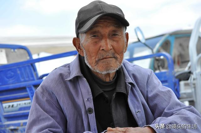 农村88岁大爷种地、养羊养猪，每餐辣椒就酒，言说祖祖辈辈长寿