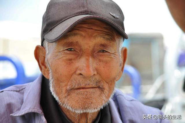 农村88岁大爷种地、养羊养猪，每餐辣椒就酒，言说祖祖辈辈长寿